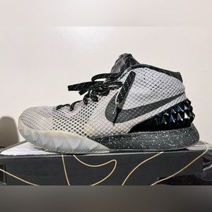 2016 Men's Nike Kyrie 1 NikeID All Star Alternate Black Grey Size 11.5 Used Rare